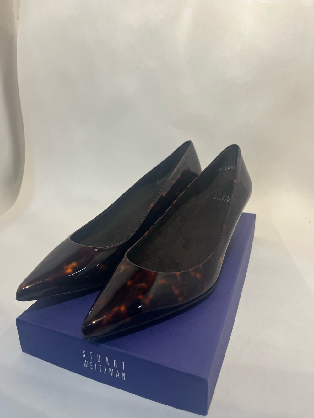 Stuart Weitzman Pointed Toe Tortoiseshell Patent kitten heels (never worn) - Picture 8 of 8